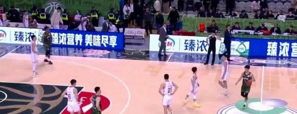 关键时刻犹他爵士备战CBA季后赛窗口期巴塞罗那备战国王杯之后，上海久事赛前再遭质疑的简单介绍